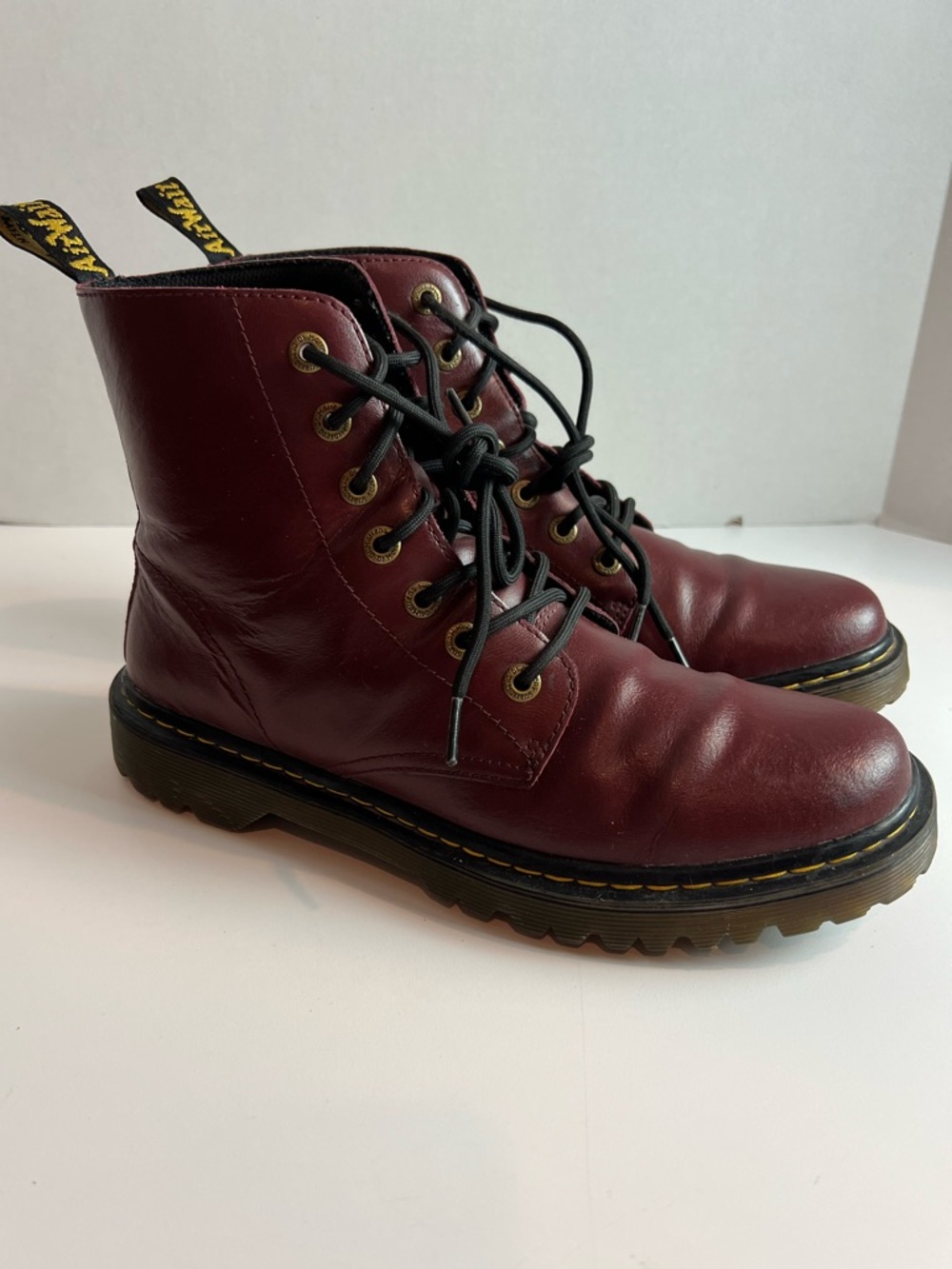 Dr. Martens AW004 Women’s Cherry Boots Size 11